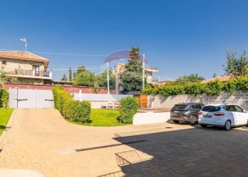 Edificio all\'aperto - Villa via monte minardo
 
9, Mascalucia - foto 4