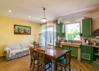 Sala da pranzo - Villa via monte minardo
 
9, Mascalucia - foto 13