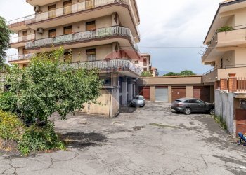 Edificio all\'aperto - Monolocale provinciale per S. M. Ammalati
 
144, Acireale - foto 1