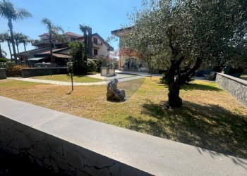 Giardino - Casa semi indipendente VIA ALDO MORO
 
10, Aci Sant'Antonio - foto 7