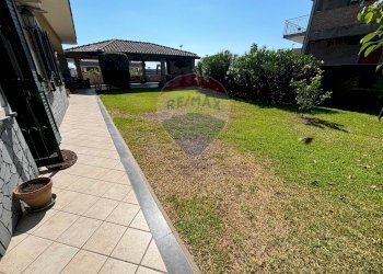 Giardino - Casa semi indipendente VIA ALDO MORO
 
10, Aci Sant'Antonio - foto 20