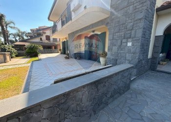 Terrazza - Casa semi indipendente VIA ALDO MORO
 
10, Aci Sant'Antonio - foto 22