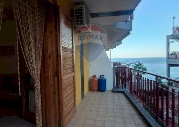 Balcone - Bilocale Via Consolare Valeria
 
73, Sant'Alessio Siculo - foto 1