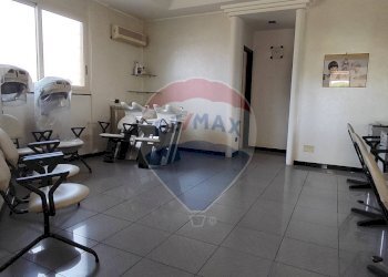 Palestra - Commercial Premises Caltagirone - photo 8