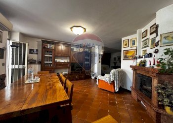 Sala da pranzo - Villa v .ALBERTO SALVADEO
 
25, Scaldasole - foto 32