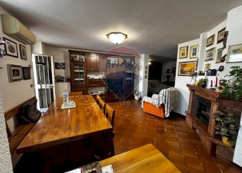 Sala da pranzo - Villa v .ALBERTO SALVADEO
 
25, Scaldasole - foto 33