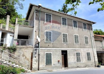 Casa all\'aperto - Casa semi indipendente roma
 
108, Pornassio - foto 1