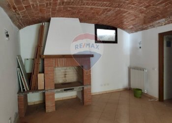 Camino nel salone - Casa indipendente Via Umberto I
 
9, Frassinello Monferrato - foto 2