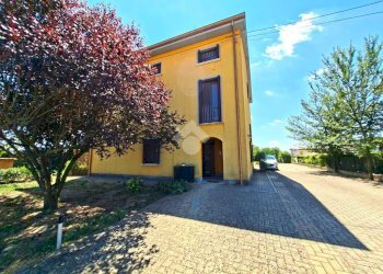 Portion of a house Strada Sanguigna, Colorno - photo 3