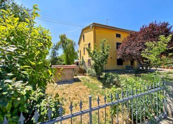 Portion of a house Strada Sanguigna, Colorno - photo 4