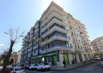 Foto 1 - Trilocale VIA FRANCESCO D'ACRI
 
3, Cosenza - foto 1