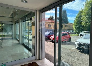 Ricezione / Lobby - Commercial Premises Solbiate Arno - photo 9