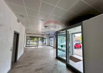 Ricezione / Lobby - Commercial Premises Solbiate Arno - photo 10