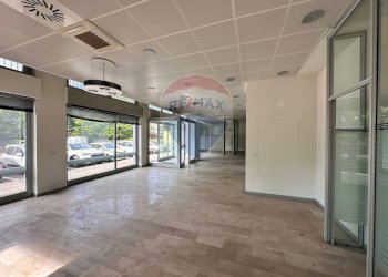 Ricezione / Lobby - Commercial Premises Solbiate Arno - photo 18