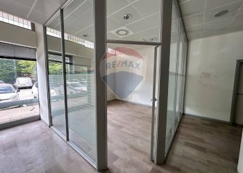 Ricezione / Lobby - Commercial Premises Solbiate Arno - photo 20