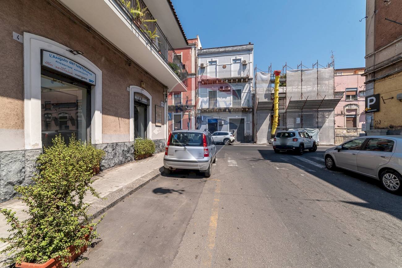 Edificio all\'aperto - Locale Commerciale Via Palermo
 
191, Catania - foto 2