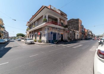 Edificio all\'aperto - Locale Commerciale Via Palermo
191, Catania - foto 1