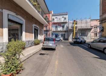 Edificio all\'aperto - Locale Commerciale Via Palermo
191, Catania - foto 2