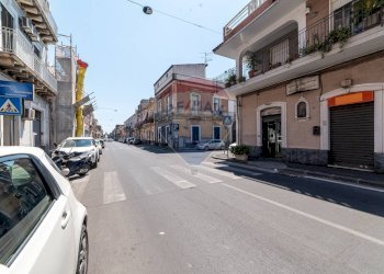 Edificio all\'aperto - Locale Commerciale Via Palermo
191, Catania - foto 3