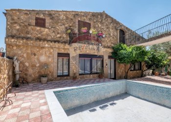 Piscina - Villa Via del Castello
 
snc, Mirabella Imbaccari - foto 1