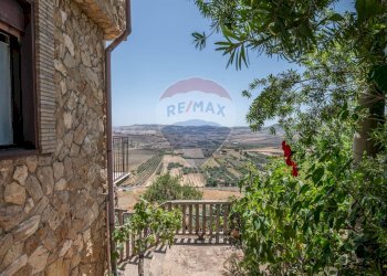 Vista delle montagne - Villa Via del Castello
 
snc, Mirabella Imbaccari - foto 5