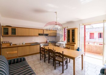 Sala da pranzo - Quadrilocale Via Spiaggia
 
285, Mascali - foto 3