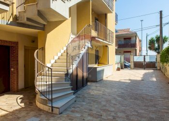 Edificio all\'aperto - Trilocale Via Napoli
 
50B, Motta Sant'Anastasia - foto 16