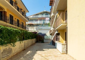 Edificio all\'aperto - Trilocale Via Napoli
 
50B, Motta Sant'Anastasia - foto 17