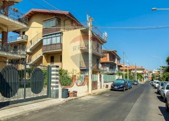 Edificio all\'aperto - Trilocale Via Napoli
 
50B, Motta Sant'Anastasia - foto 19