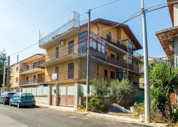 Edificio all\'aperto - Trilocale Via Napoli
 
50B, Motta Sant'Anastasia - foto 20