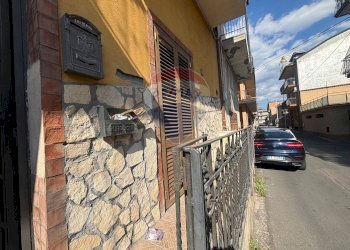 Balcone - Bilocale VIA MAZZINI
 
90, Santa Maria di Licodia - foto 2