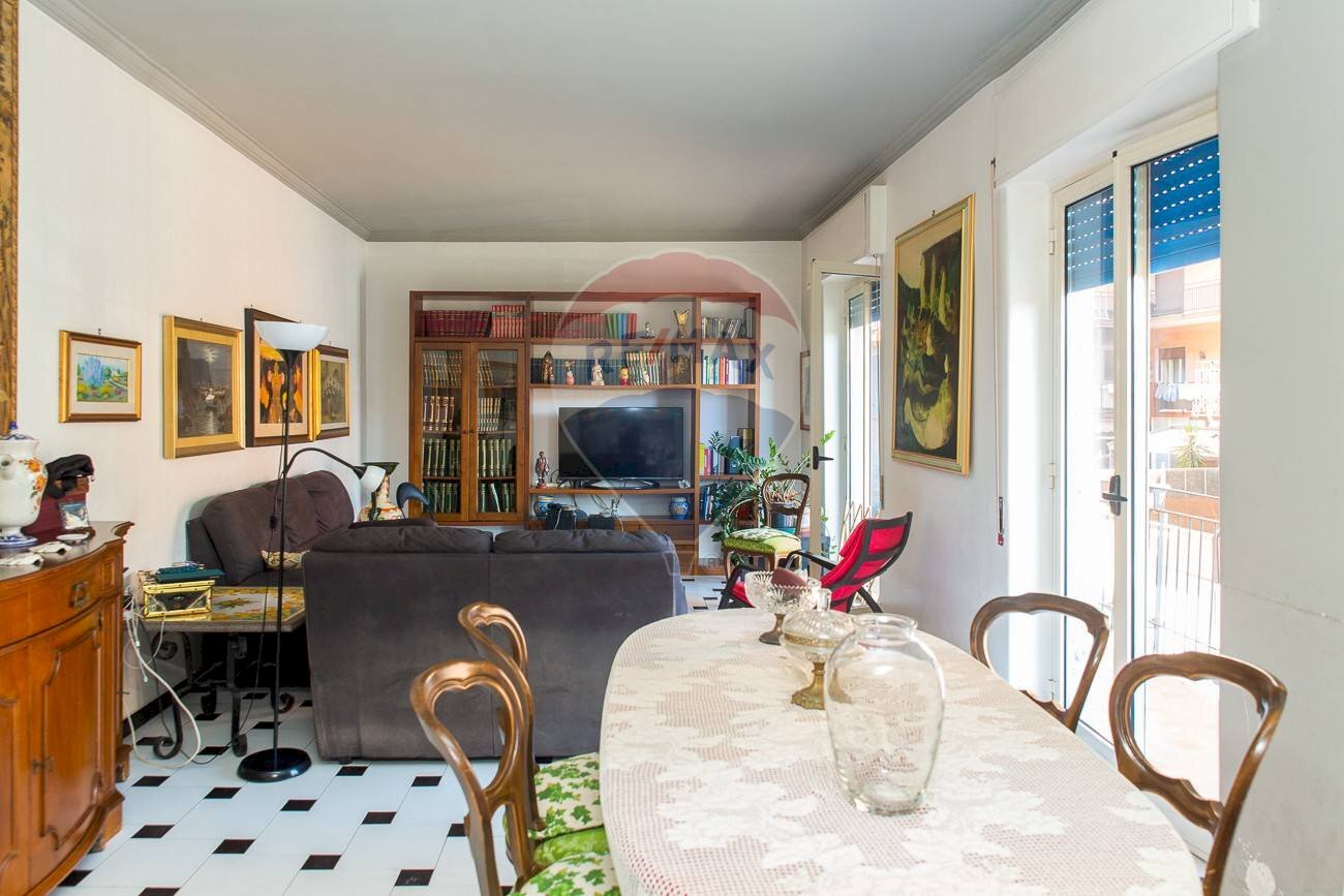 Sala da pranzo - Four-room apartment Via Medina
 
4, Catania - photo 1