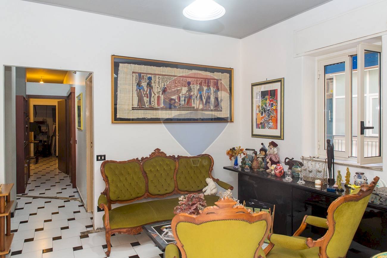 Soggiorno - Four-room apartment Via Medina
 
4, Catania - photo 2