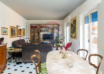 Sala da pranzo - Quadrilocale Via Medina
 
4, Catania - foto 1