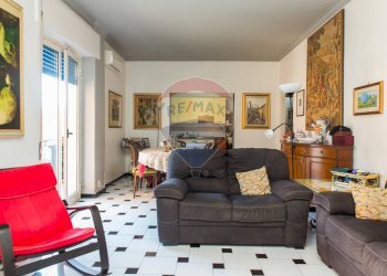 Sala da pranzo - Quadrilocale Via Medina
 
4, Catania - foto 5