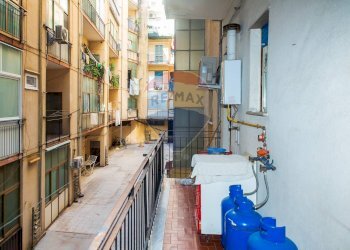 Balcone - Quadrilocale Via Medina
 
4, Catania - foto 22