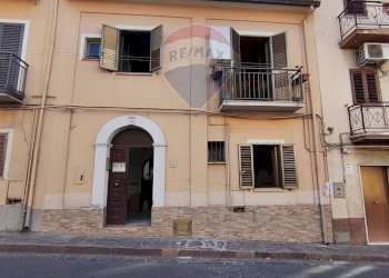 Edificio all\'aperto - Casa semi indipendente via vittorio emanuele
 
41, Roggiano Gravina - foto 1