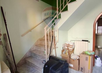 Scale - Casa semi indipendente via vittorio emanuele
 
41, Roggiano Gravina - foto 8