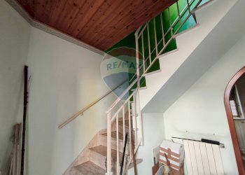 Scale - Casa semi indipendente via vittorio emanuele
 
41, Roggiano Gravina - foto 22