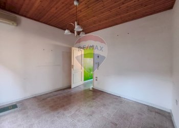 Stanza vuota - Casa semi indipendente via vittorio emanuele
 
41, Roggiano Gravina - foto 27