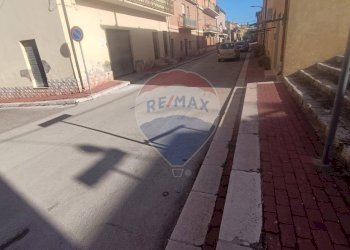 Edificio all\'aperto - Casa indipendente Via Inverse
 
43/44/45, Castelluccio dei Sauri - foto 7