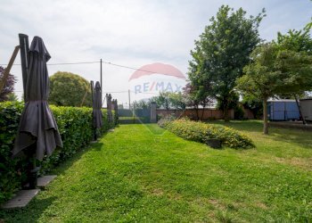 Giardino - Azienda agricola VIA PALAZZO
35, Viadana - foto 11