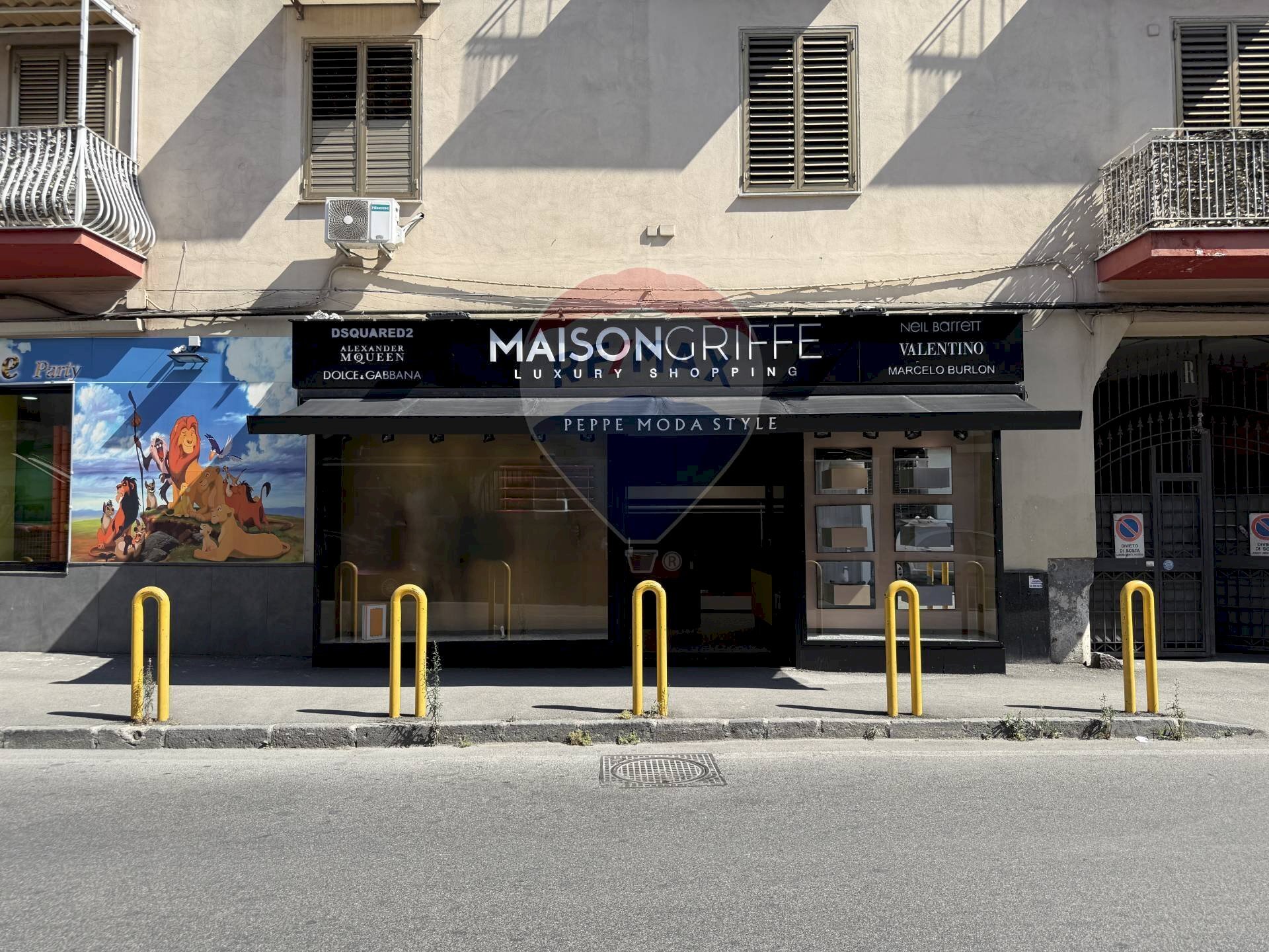 Edificio all\'aperto - Locale Commerciale Via nazionale Delle Puglie
180, Napoli - foto 3