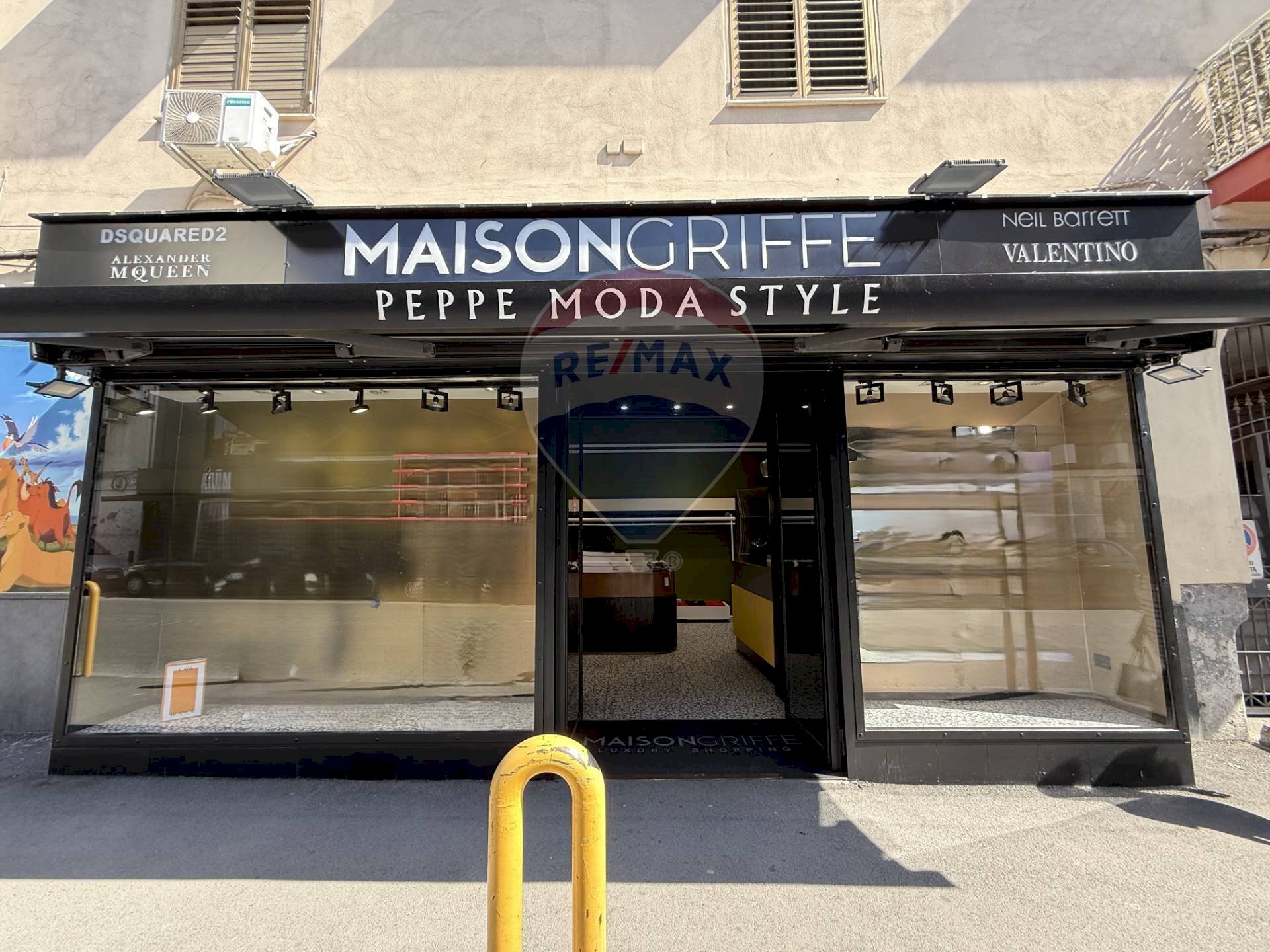 Edificio all\'aperto - Locale Commerciale Via nazionale Delle Puglie
 
180, Napoli - foto 1