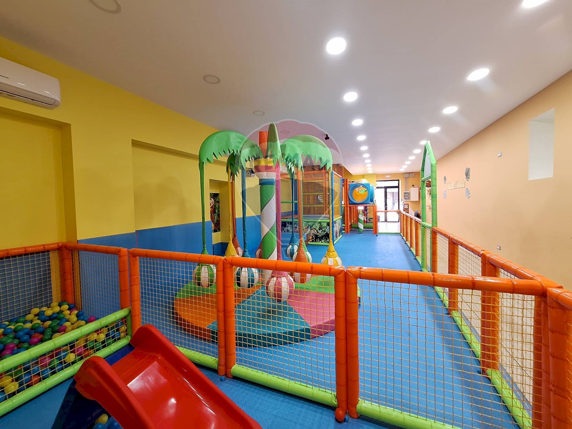 Camera / camera da letto - Commercial Premises Via Provinciale Delle Puglie
180, Napoli - photo 2