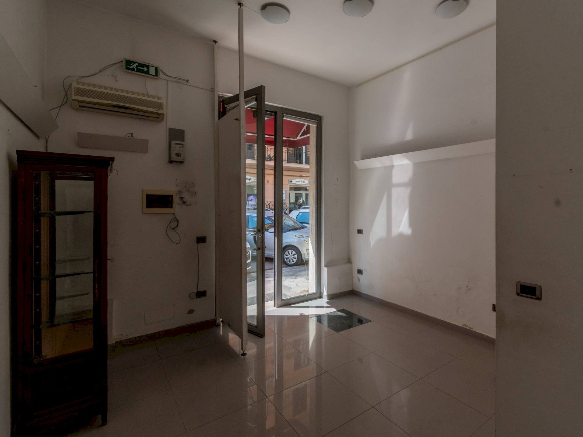 Stanza vuota - Negozio Via gioacchino Di Marzo
 
53, Palermo - foto 2