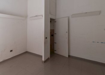 Stanza vuota - Negozio Via gioacchino Di Marzo
 
53, Palermo - foto 3