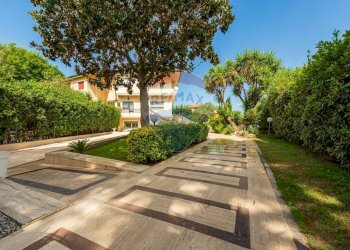 Casa all\'aperto - Villa a Schiera Via eschilo
172, Roma - foto 1