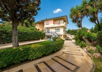 Casa all\'aperto - Villa a Schiera Via eschilo
172, Roma - foto 2