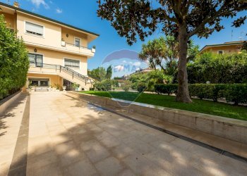 Casa all\'aperto - Villa a Schiera Via eschilo
172, Roma - foto 8